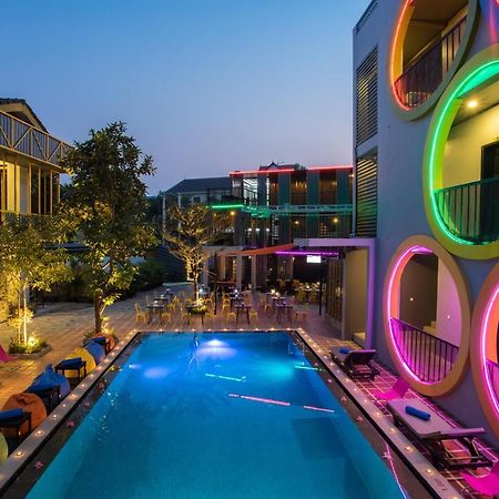 White Rabbit Hostel Siem Reap Extérieur photo